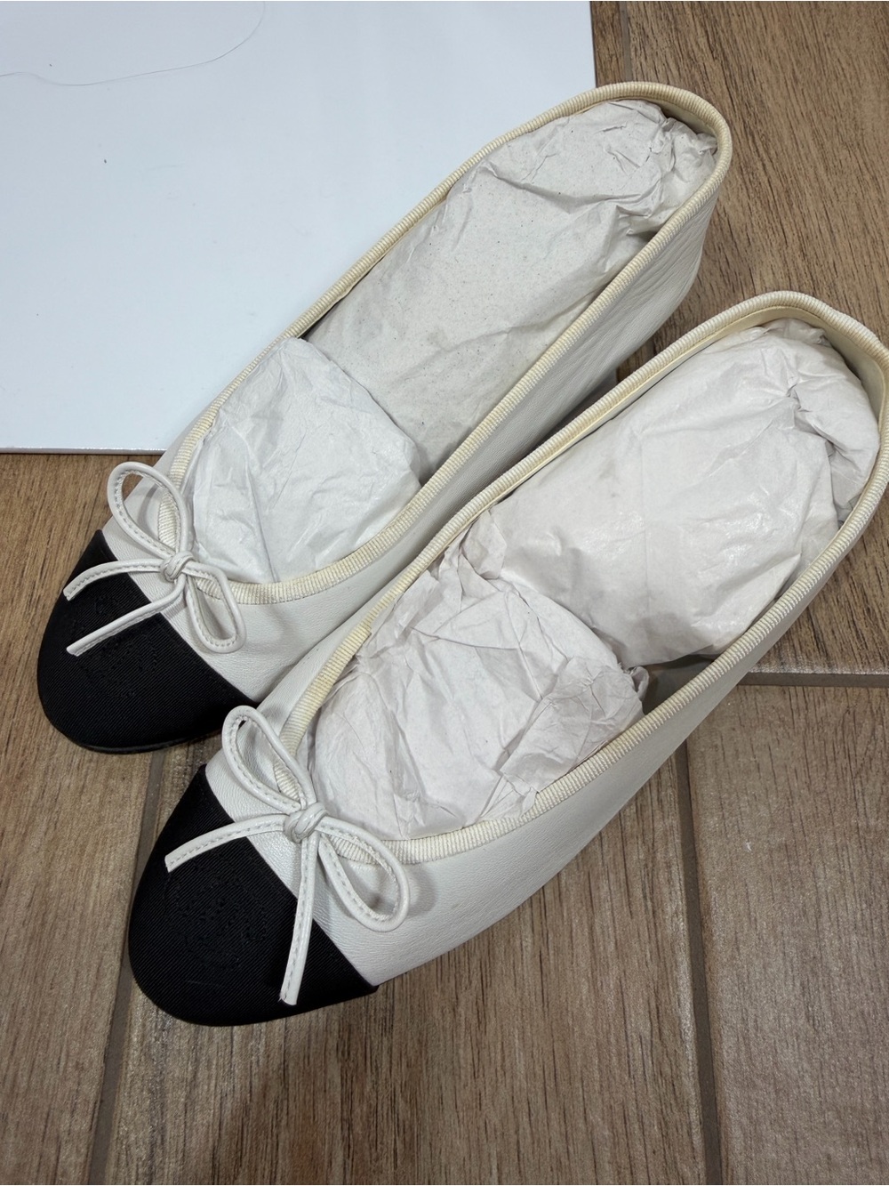 Chanel Cap Toe Ballerina Flats Cream and Black Size 8 - Picture 3 of 14